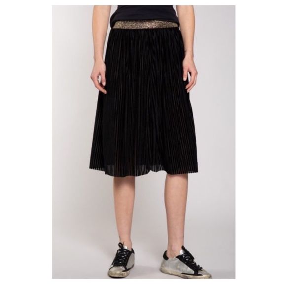 POL Velvet Striped Black Midi Pleated Skirt Brand New Size Small - Picture 1 of 9